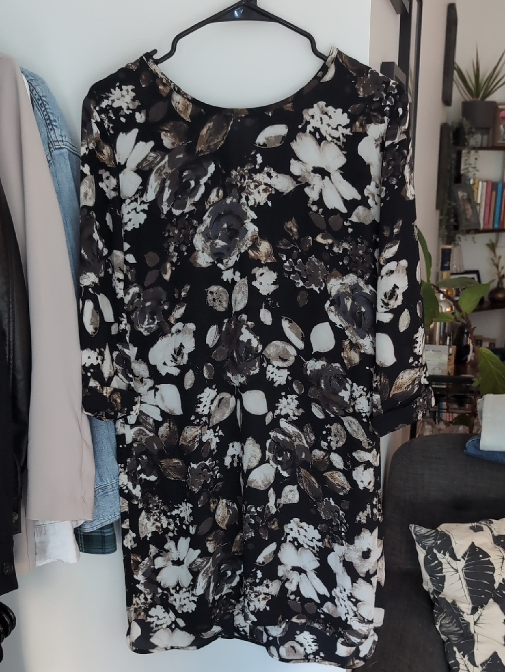 Black Floral Shift Dress - Unbranded